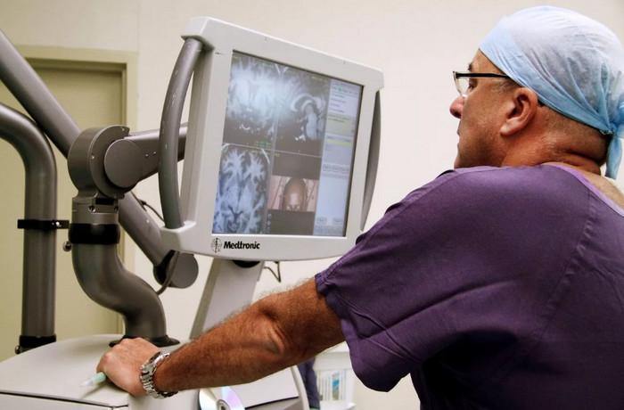 Боковой амиотрофический склероз - причины